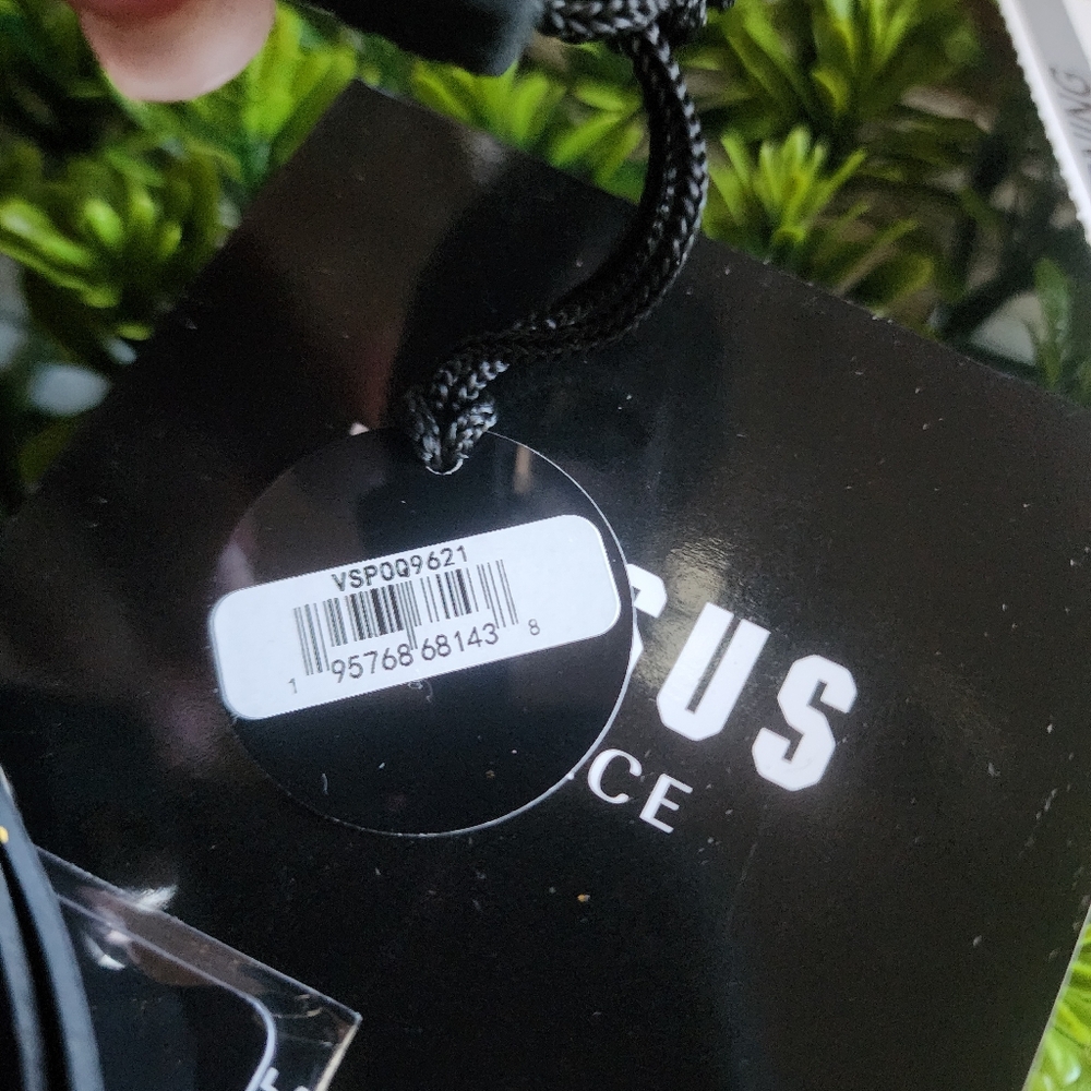 NWT Versace Versus Women's Fire Island Lion Glitter Black Silicone Strap Watch - Picture 9 of 10